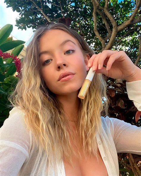 Sydney Sweeney, who was born on September 12, 1997, will be 26 years old in 2022. She was reared in a prosperous neighborhood in Spokane, Washington, in the United States. She is of American and Canadian descent, and she practices Christianity. At a local high school in Spokane, Washington, she finished her elementary education.